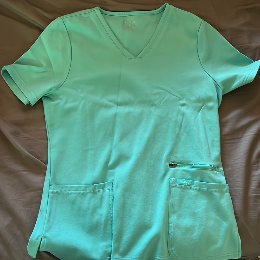 Jaanuu 4 pocket V Neck Top